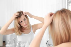 در کنار شامپو چه عوامل دیگری در درمان ریزش مو مؤثر هستند؟